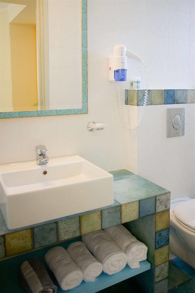 Amaryllis Hotel Apartments Tolo Exterior photo